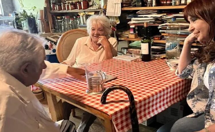 Cristina Fernández estuvo en Montevideo y se reunió con el expresidente José Mujica, en un encuentro de "viejos amigos"