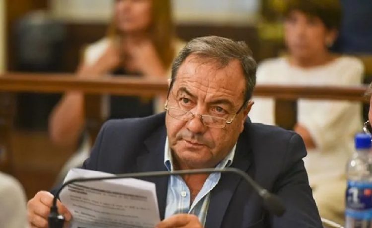 El senador Sanzberro está dispuesto a dar el debate, pero pone condiciones