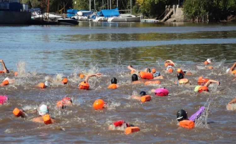 Más de 200 nadadores cerraron la temporada del Campeonato de Aguas Abiertas en Gualeguaychú