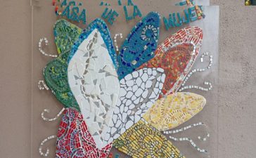 Alas Desatadas sostiene un dispositivo de protección y amplía su llegada a la comunidad