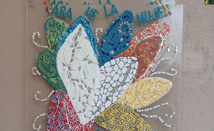 Alas Desatadas sostiene un dispositivo de protección y amplía su llegada a la comunidad