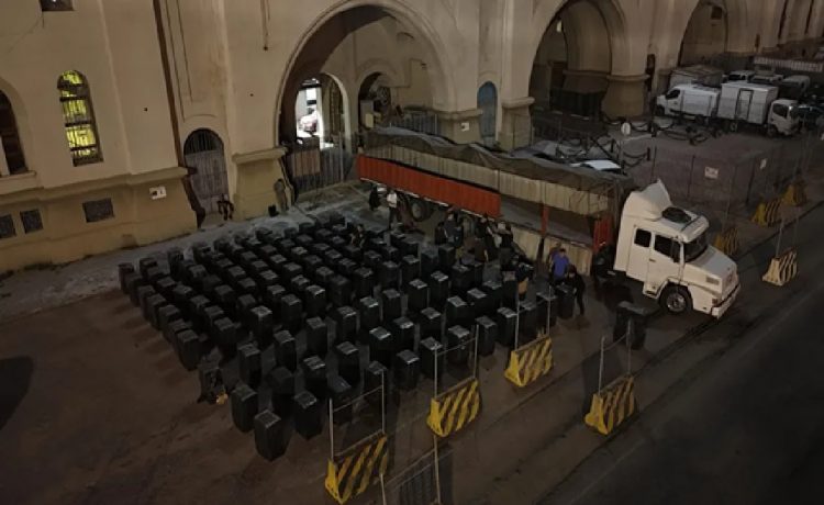 Incautación histórica en Soriano: argentino llevaba en un camión US$ 1 millón en cigarros