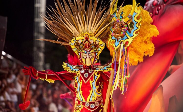 Llega hoy la octava noche del Carnaval del País
