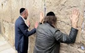 Tercera visita: Javier Milei llegó a Israel y pasó por el Muro de los Lamentos