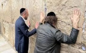 Tercera visita: Javier Milei llegó a Israel y pasó por el Muro de los Lamentos