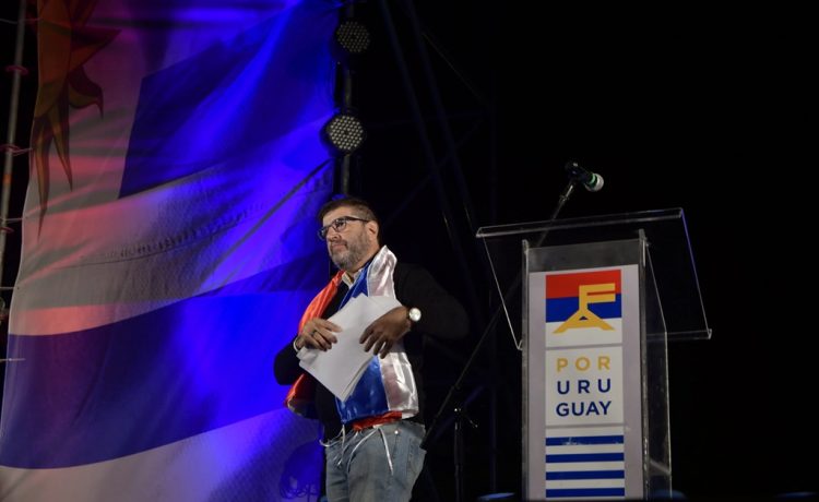 Con el apoyo de los dos sectores más grandes, Pereira se encamina a ser candidato único a la presidencia del Frente Amplio