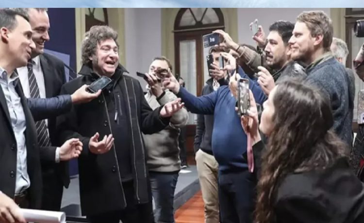 Milei cierra la sala de prensa de la Casa Rosada y prohíbe el ingreso de unos 60 periodistas acreditados