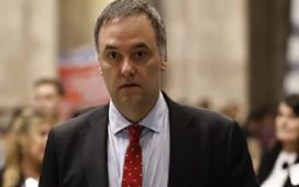 Casas, lujos y pagos en efectivo: la lista de gastos y bienes de Adorni que aparecen en la mira de la Justicia