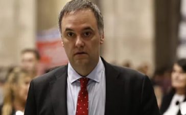 Casas, lujos y pagos en efectivo: la lista de gastos y bienes de Adorni que aparecen en la mira de la Justicia