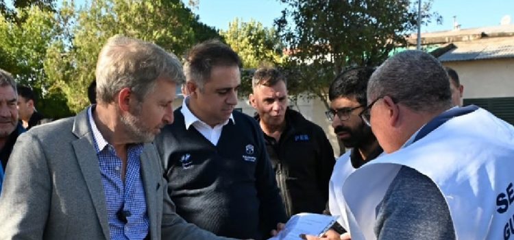 Docentes y gremios entregaron un petitorio a Frigerio en su visita a Gualeguaychú