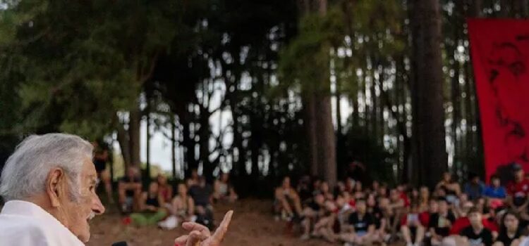 "Se termina el ciclo de mi vida", aseguró José Mujica ante un grupo de jóvenes del MPP