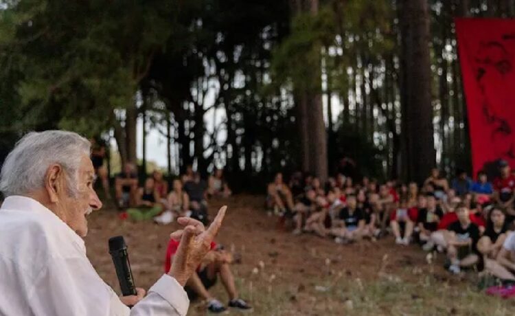 "Se termina el ciclo de mi vida", aseguró José Mujica ante un grupo de jóvenes del MPP