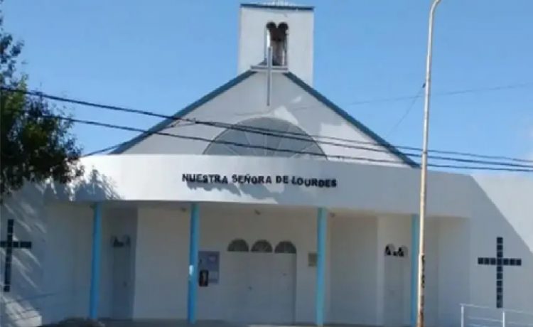Los curas barriales: la red que sostiene lo que el Estado dejó de sostener