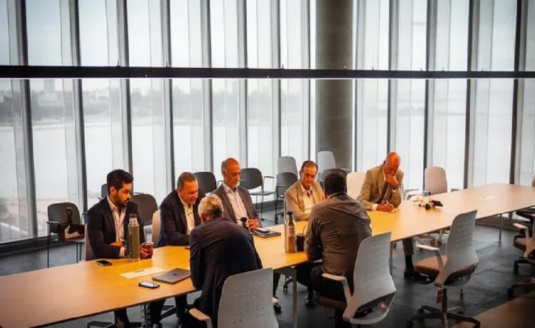 ¿Cuáles fueron los cargos que el Frente Amplio le ofreció a la futura oposición?