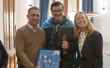 Davico recibió a Gervasio Larrivey tras ganar el Martín Fierro como Mejor Maquillador