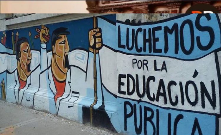 Docentes agotados y edificios que desafían las leyes de la física