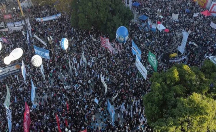 El Gobierno tras la marcha: “Podés juntar 5 millones de personas, pero la restricción presupuestaria sigue”