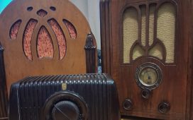 El Museo de la Memoria Popular inaugura una muestra de radios antiguas en Casa De Deken