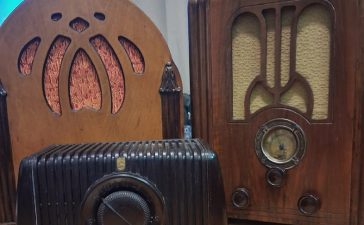 El Museo de la Memoria Popular inaugura una muestra de radios antiguas en Casa De Deken