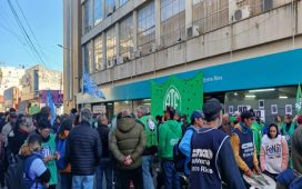 Acto frente a la Caja de Jubilaciones: gremios endurecieron críticas contra Frigerio y apuntaron contra UPCN