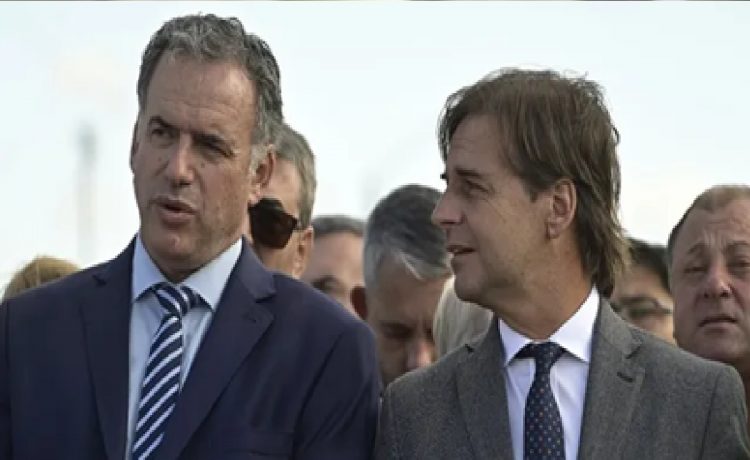 El anuncio de una planta maderera en Rivera desató un choque entre el Frente Amplio y el Partido Nacional