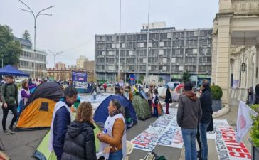 AGMER acampa frente a Casa Gris: cuestionan el ingreso del proyecto de reforma jubilatoria al Senado