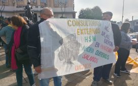 Personal de salud, docentes y jubilados realizaron una protesta en Paraná para visibilizar reclamos salariales y rechazar la reforma previsional.