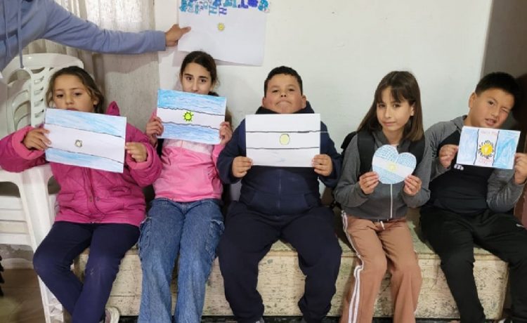 El Gobierno municipal brinda apoyo escolar a los estudiantes en los barrios