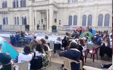 Reforma previsional: Docentes sostienen el acampe frente a Casa de Gobierno