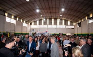 Docente y trabajadores públicos protestaron ante la llegada de Frigerio a General Campos