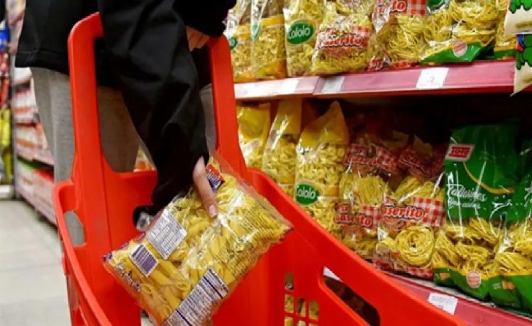 Precios fronterizos: Argentina se vuelve más cara y hay productos más baratos del lado uruguayo