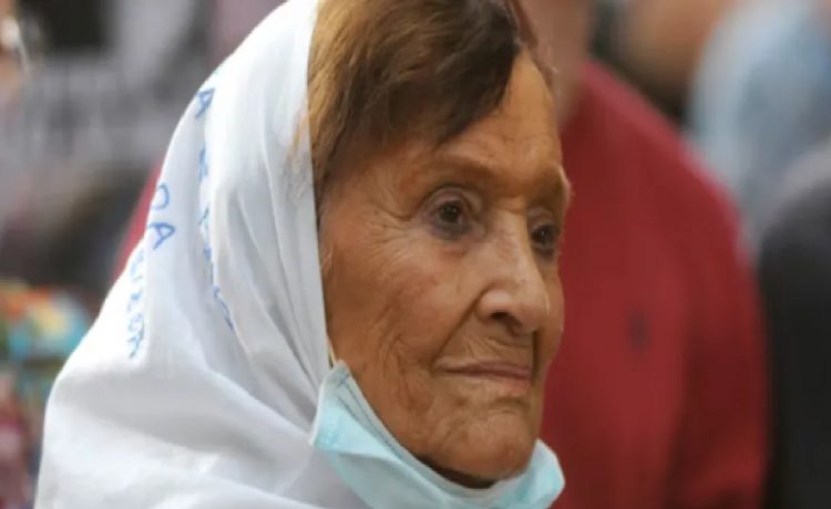 Murió Taty Almeida, presidenta de Madres de Plaza de Mayo y símbolo de la lucha contra la impunidad