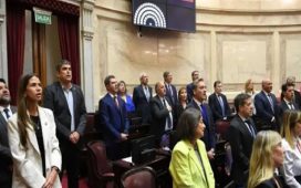 La oposición buscará este jueves impulsar la interpelación de Adorni en el Senado