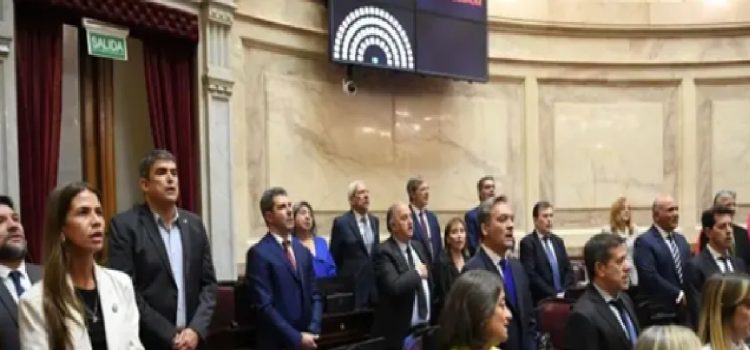 La oposición buscará este jueves impulsar la interpelación de Adorni en el Senado
