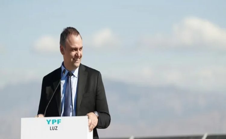 El vocero que ya no puede hablar: Milei blinda a Adorni pese a la presión política y judicial