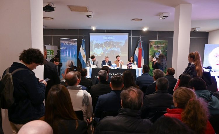 Entre Ríos lanzó en Buenos Aires su temporada de invierno con una campaña inspirada en el clima mundialista