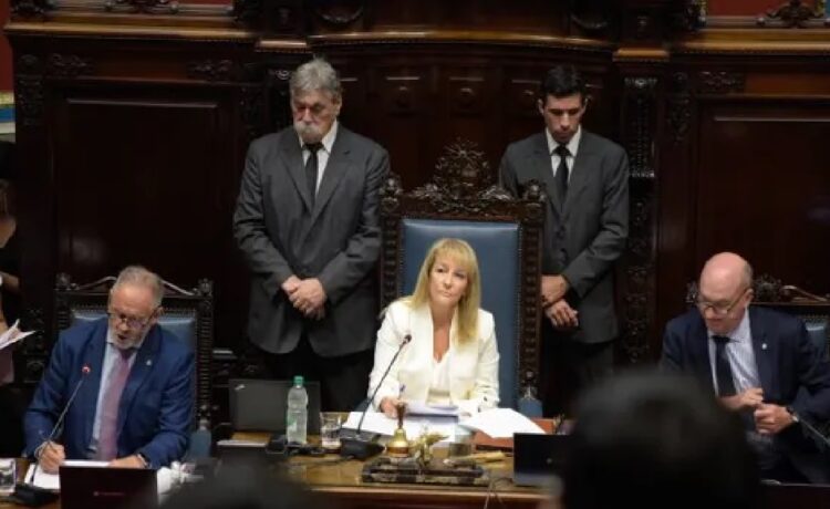 Carolina Cosse respaldó la postura sobre Venezuela, mientras la oposición advierte por "retroceso institucional y de prestigio"