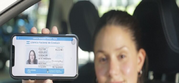 Gualeguaychú ya permite el uso de la Licencia de Conducir, seguro y la Tarjeta Verde digitales