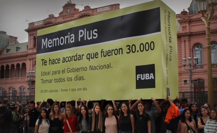La FUBA se sumó a la marcha con una particular protesta frente a Casa Rosada
