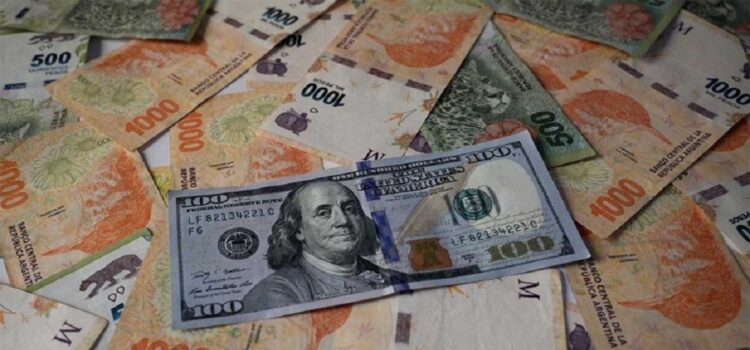 Según la prensa uruguaya, “vuelve la incertidumbre con el dólar en Argentina” y “complica baja de la inflación a Milei”