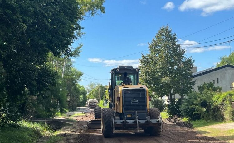 Continúa el mantenimiento y mejora de calles en distintos barrios de Gualeguaychú