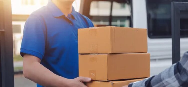 Las ventas bajan más del 10% y piden rebajas de impuestos y "regulación equitativa" para las compras en el exterior