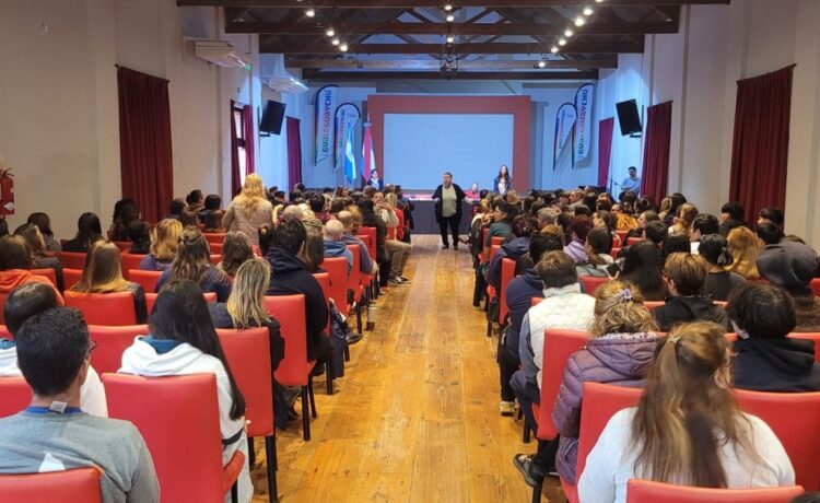 25 de Mayo: exitosa primera reunión organizativa con estudiantes y padres