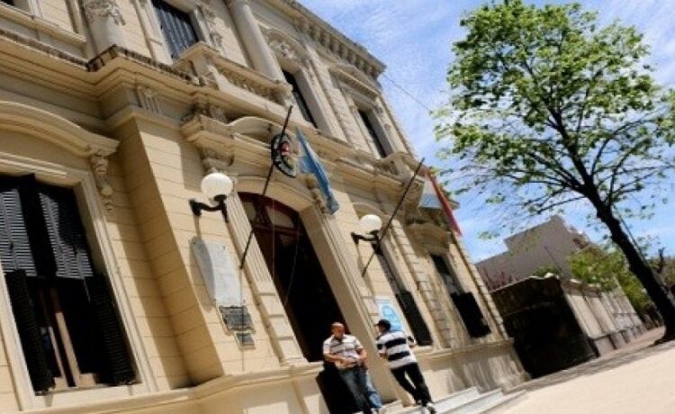 Davico: “A partir de hoy, los espacios municipales no podrán llevar el nombre de ningún funcionario”