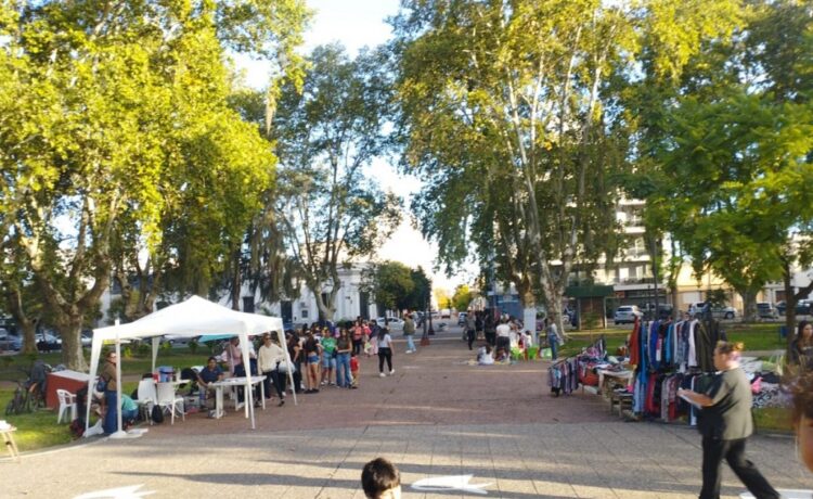 La Feria Comunitaria San Francisco volvió a la Plaza San Martín