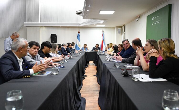 El gobierno le confirmó a los gremios docentes que se devolverán los descuentos por errores en liquidaciones