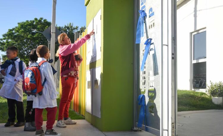 Educación privada en crisis en Uruguay: padres salen al rescate de colegios que habían anunciado el cierre