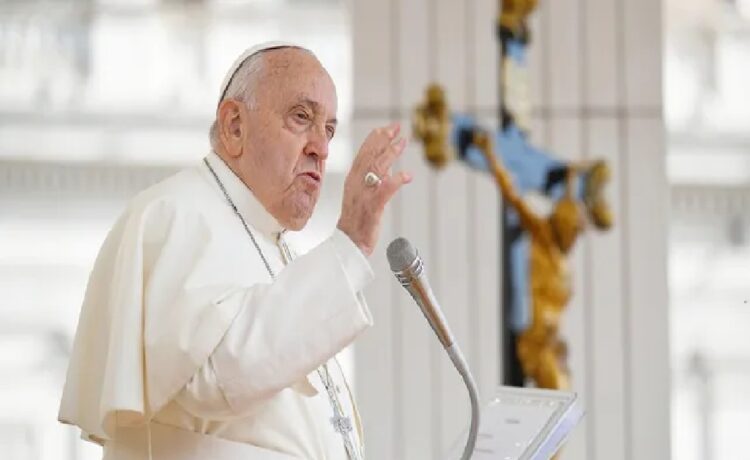 Murió el papa Francisco: "Se fue quizás en el momento en el que el mundo más lo necesitaba", afirmó Yamandú Orsi