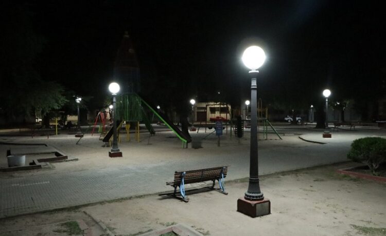 Mejoraron la iluminación de la plaza Urquiza con tecnología LED de bajo consumo