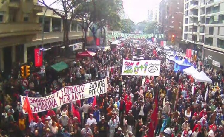El PIT-CNT defiende reemplazar los aportes patronales por un impuesto en base a la ganancia de las empresas sin importar el número de empleados.